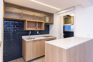 Image 13 - 882912