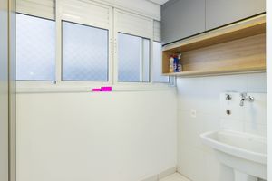 Image 21 - 882913