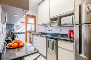 Image 7 - 882917