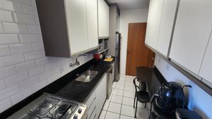 Image 6 - 882917