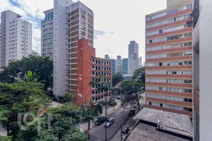 Image 6 - 882925
