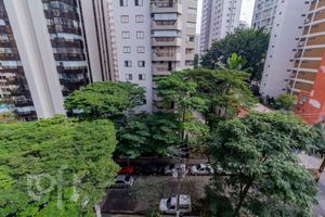 Image 7 - 882925