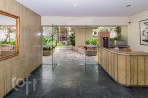 Image 47 - 882925