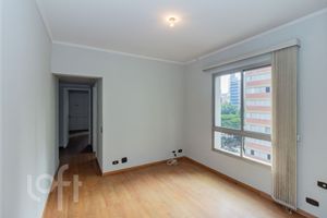 Image 21 - 882925