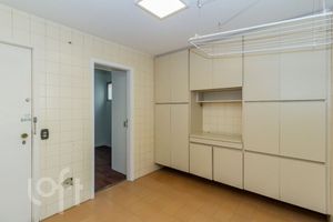 Image 38 - 882925