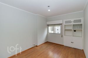 Image 10 - 882925