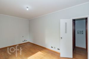 Image 27 - 882925