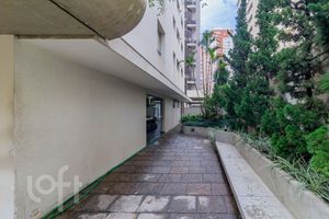 Image 52 - 882925