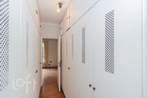Image 22 - 882925