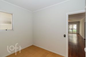 Image 32 - 882925