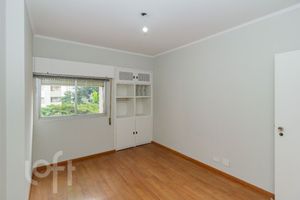 Image 11 - 882925