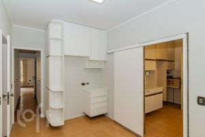Image 33 - 882925