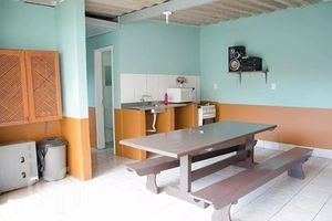 Image 17 - 882930