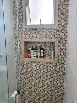 Image 18 - 882937