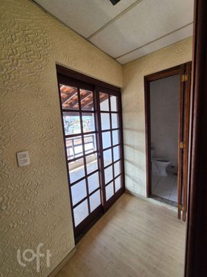 Image 19 - 882941