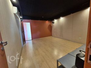 Image 18 - 882941