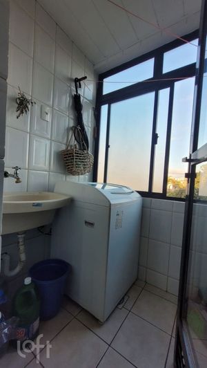 Image 12 - 882948