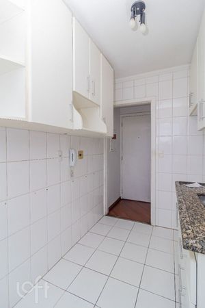 Image 8 - 882949