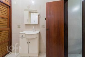 Image 15 - 882951