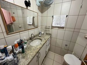 Image 8 - 882970