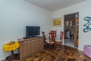 Image 1 - 882981