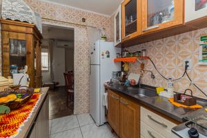 Image 12 - 882981