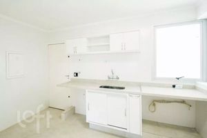 Image 4 - 882982