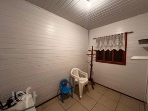 Image 18 - 882992
