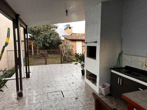 Image 15 - 882992