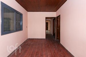 Image 18 - 882997