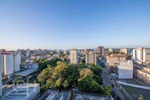 Image 19 - 882999