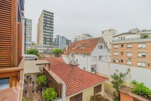 Image 6 - 883003