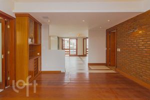 Image 8 - 883003
