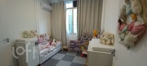 Image 20 - 883006