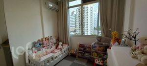 Image 17 - 883006
