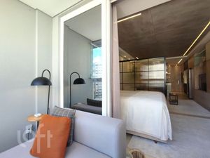 Image 17 - 883009