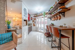Image 11 - 883010