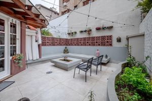 Image 14 - 883010