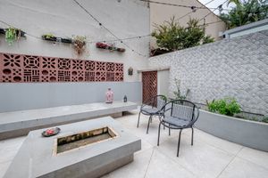 Image 15 - 883010
