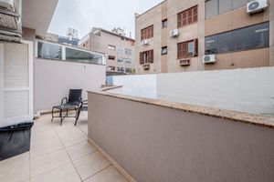 Image 21 - 883010