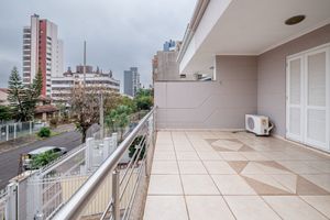 Image 26 - 883010