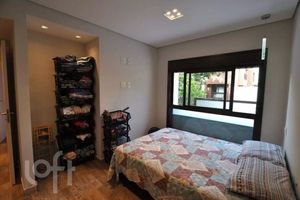 Image 9 - 883017