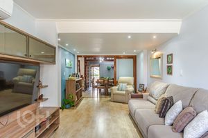 Image 4 - 883028