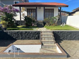 Image 18 - 883037
