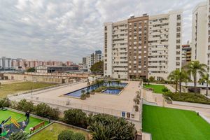 Image 11 - 883039