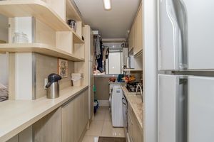 Image 19 - 883039