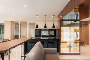 Image 23 - 883040