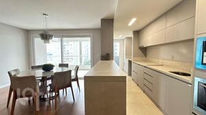 Image 3 - 883040