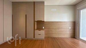 Image 15 - 883040