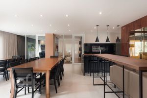 Image 22 - 883040